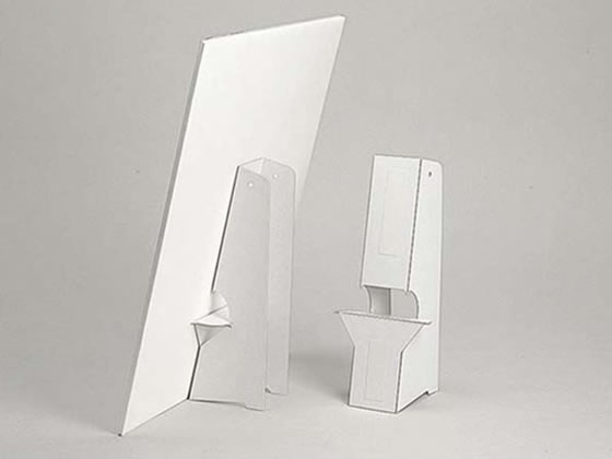 ●注文単位：１袋（１０枚）●サイズ：Ｂ３／Ａ３●ポスターサイズ：２４２×２１０ｍｍ●重量：３６７ｇ●粘着テープ付きパネル用スタンドです。