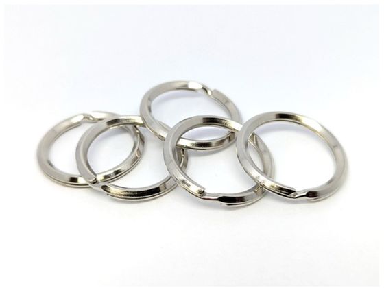 ●使用荷重（ｋＮ）：０．０３９２●Ａ（ｍｍ）：２１．６●線径（ｍｍ）：２．５●表面処理：ニッケル●ＩＫＲ−２２×５個入●ニッケルメッキ キーリング●本体：鉄（ＳＷＲＭ６）●急激に荷重をかける、角度をつ