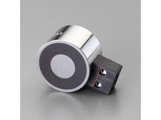 ●電圧／電流：ＤＣ１２Ｖ／６９０ｍＡ●最大吸着力：１６７０Ｎ●サイズ（ｍｍ）：φ６５×３５●背面ねじ径：ｄ１：Ｍ６（深さ１２ｍｍ）ｄ２：Ｍ５（深さ６ｍｍ）●重量（ｇ）：７１０●ＩＰ値：２０●材質：軟鋼