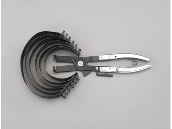 ●適用ピストン径：７３〜１１１ｍｍ●プライヤー全長：２６０ｍｍ●材質：本体：スチール、バンド：スプリングスチール●６種類のバンドから適合を選び、ラチェット式のプライヤーで閉めつけるタイプです。●ピスト