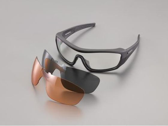 ●ＢＯＢＳＴＥＲ（ボブスター）：Ｅｎｆｏｒｃｅｒ●重量：めがね単体：４０ｇ●レンズカラー：３色（クリアー・スモーク・アンバー）●材質：レンズ：耐衝撃性ポリカーボネート、フレーム：グリルアミドＴＲ９０●