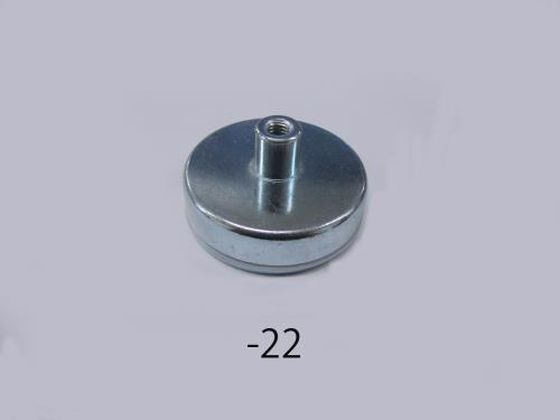 ●材質：フェライト磁石、スチール（亜鉛メッキ加工）●吸着力：３５０Ｎ（３５．０ｋｇｆ）●サイズ：φ６３×１４（ネジ穴込：３０）ｍｍ●ネジサイズ：Ｍ８●使用温度：１２０℃以下●重量：２４０ｇ●入数：１個