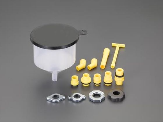 ●付属品：底栓ハンドル×１、パッキン付アダプター×５、接続用ラジエーターキャップ×４、４５°エルボ×２、エクステンションバー（１２７ｍｍ）×１、じょうご用フタ●ラジエーター液注入作業に適したじょうごで