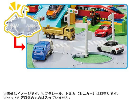 トミカ・プラレールタウン駅 交番 バス停3個 トミカ付き トミカ
