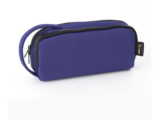 スタイリッシュで高性能なＣＯＲＤＵＲＡ（コーデュラ）生地！旅行用鞄やアウトドア用品にも採用されている、耐久性と撥水性の高いＣＯＲＤＵＲＡ（コーデュラ）生地。たっぷり入る収納力。持ち運びしやすい取っ手付