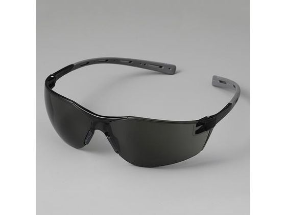 ●レンズカラー：スモーク●めがねサイズ：Ａ：１３５ｍｍ、Ｂ：１５５ｍｍ、Ｃ：１３０ｍｍ、Ｄ：４０×７５ｍｍ●重量：２０ｇ●９９．９％ＵＶカット●強度と耐久性に優れたワンピースレンズ構造●ソフトラバーの