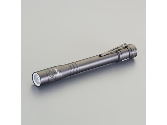 ●使用電池：単４×２本（別売）●明るさ：８０ルーメン●電池寿命（時間）：１０時間●照射パターン：集光（固定）●照射距離：１０５ｍ●防水性能：ＩＰ６６●サイズ：φ１６．２×１３５ｍｍ●重量：２７ｇ（本体