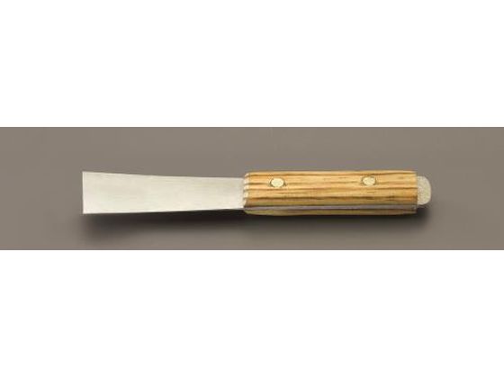 ●堅木にリベットを打ち込んでおり、非常に頑丈な作りになっています。●刃材質：ハイカーボンスチール●堅木柄●刃幅：３２ｍｍ●全長：２２０ｍｍ●直刃タイプ
