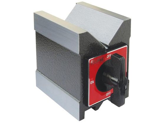 ●平行度：１０μｍ／１００ｍｍ●直角度：１０μｍ／１００ｍｍ●材質：軟鋼●サイズ（ｍｍ）：９５×７０×８０●Ｖ溝の底の幅：２２ｍｍ●吸着力：５８８Ｎ（６０ｋｇｆ）●重量（ｋｇ）：３．５●適応パイプサイ