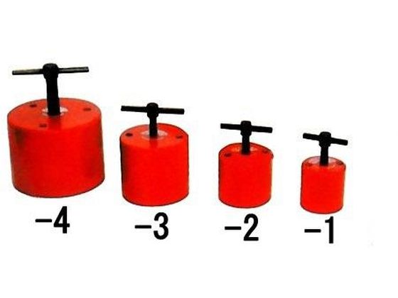 ●吸着力：２０ｋｇｆ●サイズ：φ４４．５×４５ｍｍ●穴径：７ｍｍ●穴数：２●重量：０．６ｋｇ●使用温度：１００℃以下●材質：アルニコ磁石（Ａｌｃｏｍａｘ?）●温度変化に強く、機械的強度に優れるアルニコ