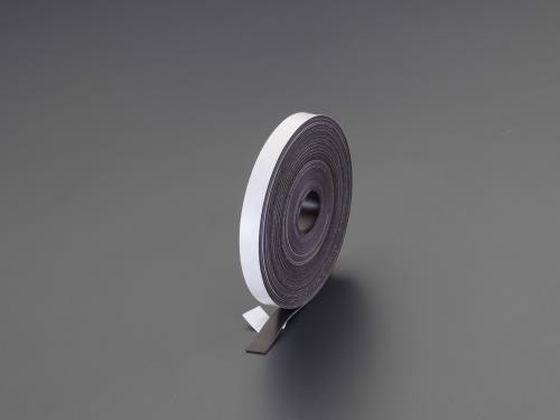●材質：熱可塑性樹脂＋フェライト●サイズ：１２．５（Ｗ）×０．７５（ｔ）ｍｍ●重量：３９０ｇ●吸着能力：４４ｇｆ／ｃｍ２●使用温度：８０度以下●長さ：１０ｍ●着磁：片面●非着磁面に便利な粘着付マグネッ