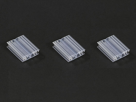 ●商品サイズ：２４ｍｍ×２１ｍｍ×７ｍｍ●材質：ＰＶＣ●包装形態：チャック付きＰＰ袋●注文単位：１セット（３個）【対応パネル品番】５１４４６ パネル 特大（５５０×８５０×２ｍｍ）５１２３０ パネル 