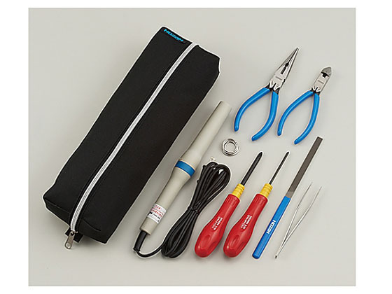 ●重量：０．６ｋｇ●外形寸法：３００（Ｗ）×１００（Ｈ）×５０（Ｄ）ｍｍ●内寸法：２９５（Ｗ）×９５（Ｈ）×４５（Ｄ）ｍｍ●セット内容：８点●差替ドライバー（＋）Ｎｏ．００、（−）２．５：Ｄ−５２●差